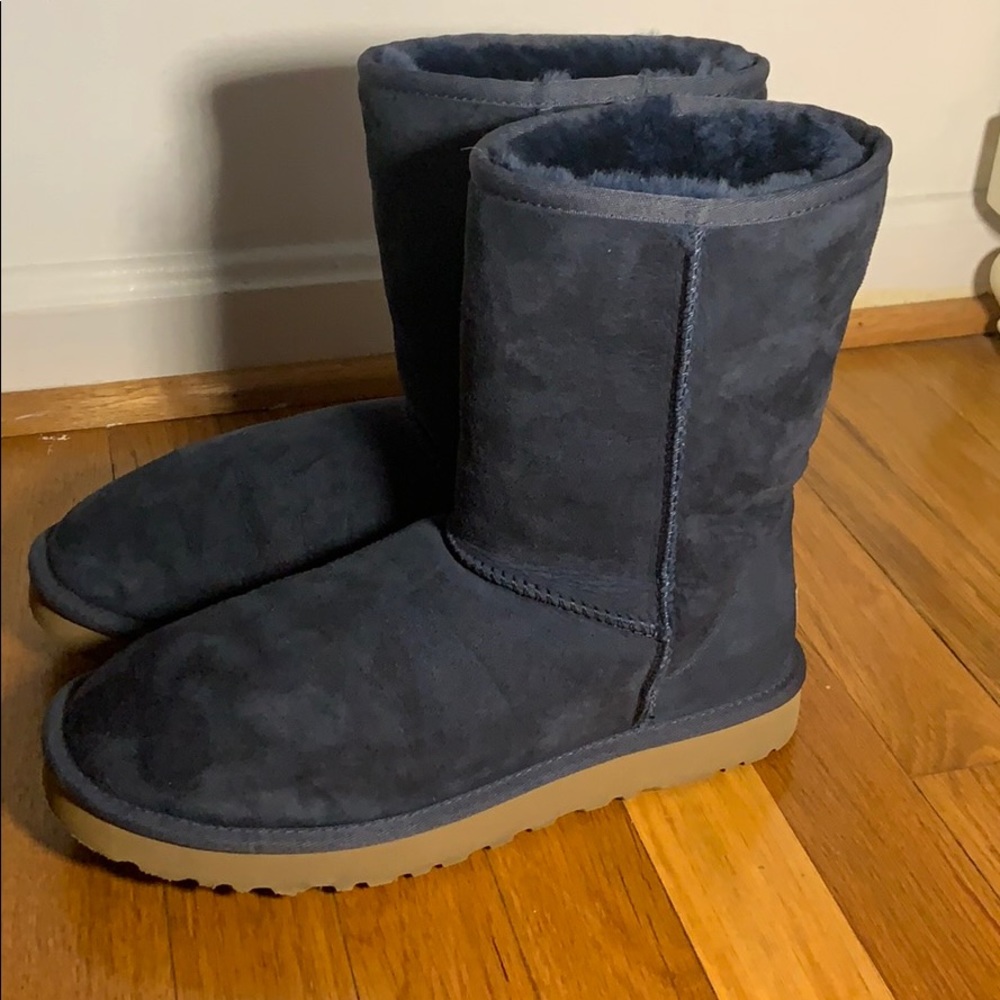 UGG CLASSIC SHORT II BOOT NAVY